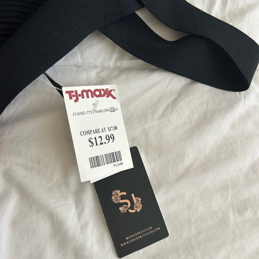 Sincerely Jules Black Cross Strap Top - Picture 3 of 4